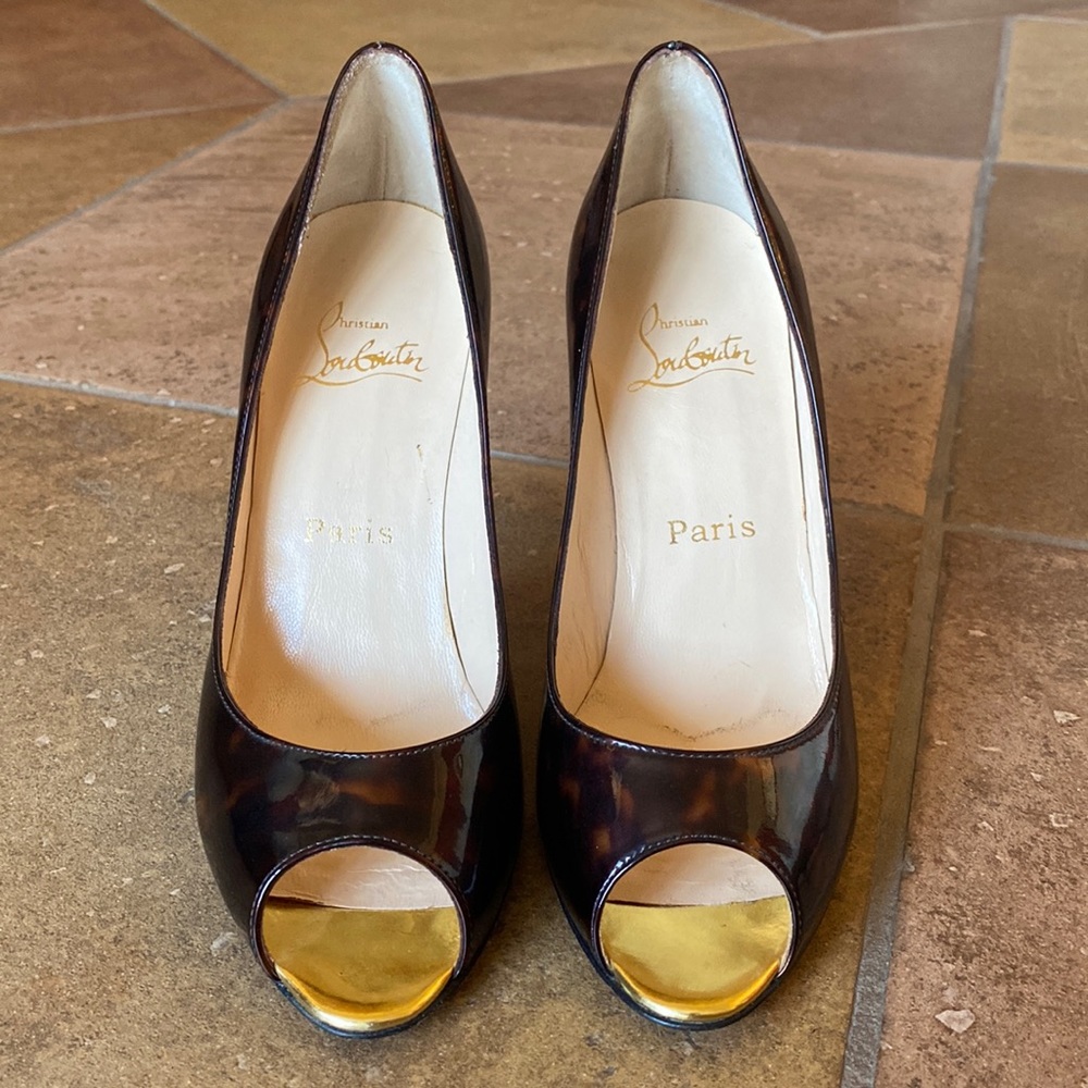 Christian Louboutin tortoise shell pumps with gold heel size38